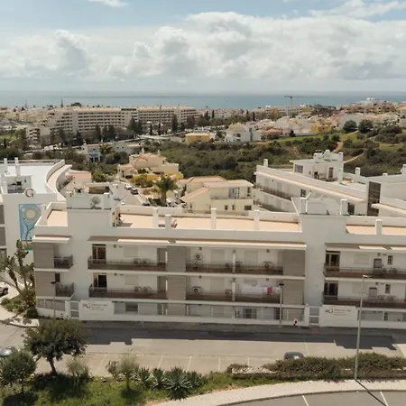Апартаменти 2 Bedroom In A Private Condominium With Swimming Pool - Free Wifi *